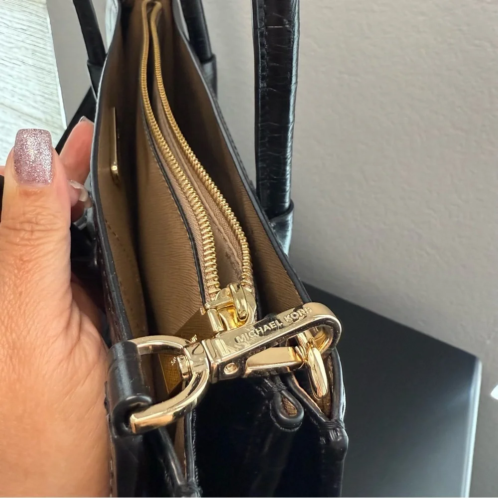 Michael Kors 438 2way Crocodile Embossed Leather Handbag - Picture 5 of 8